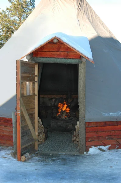 Norveç 'in kuzeyindeki ilk ulus olan Sami' nin evine giriş.