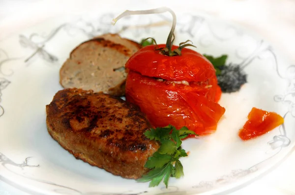 Kurutulmuş domatesli dana pirzolası.