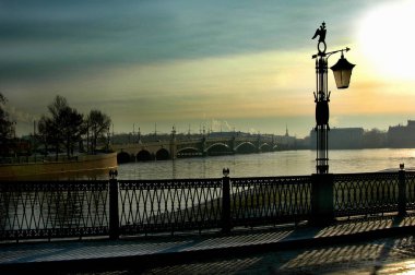 Neva nehri panoraması, Trinity köprüsü ve St. Petersburg merkezi, Rusya