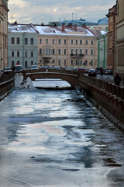 Wintergroef Een Riviertje Sint Petersburg Rusland — Stockfoto