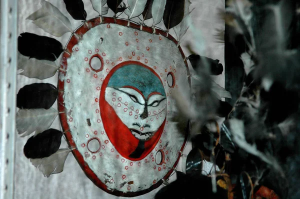 Máscara Imitando Arte Primitiva Dos Povos Indígenas — Fotografia de Stock