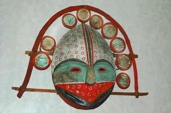 Máscara Imitando Arte Primitivo Los Pueblos Oceanía Fotos de stock