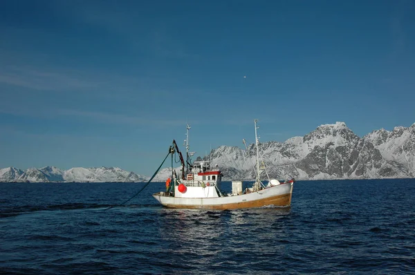 Pesca Barco Pesca Día Claro Invierno Tanto Trabajo Como Placer Imágenes de stock libres de derechos