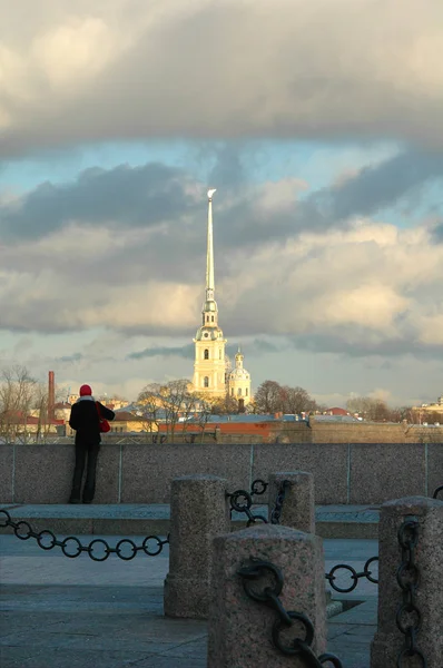 Peter Paul Kathedraal Gloeit Goud Tegen Een Stormachtige Hemel Petersburg — Stockfoto