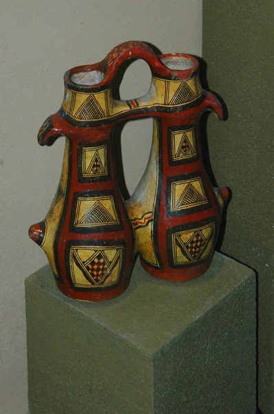 Ağaç ağızlı tahta sürahi (içme kabı), Slav halkı için geçmişte karakteristiktir.