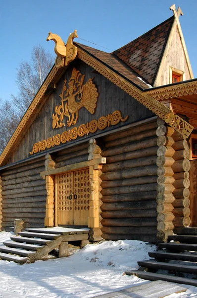 Beautiful Wooden House Carved Facade Russian Village Winter — Stock Photo, Image