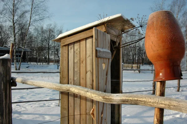 Inverno Russo Panela Barro Cerca Banheiro Madeira Muita Neve — Fotografia de Stock