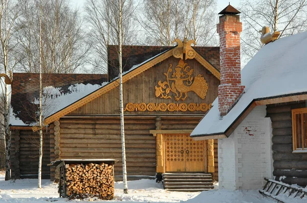 Prachtige Russische Blokhut Decoratie Van Het Traditionele Dorp Stockafbeelding