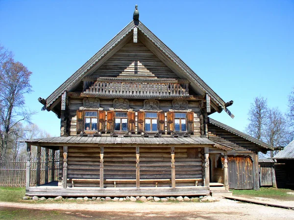 Ruský Srub Vyřezávanými Architekty Veliky Novgorod — Stock fotografie