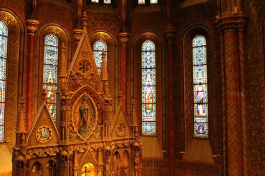 Matthias Kilisesi içindeki renkler