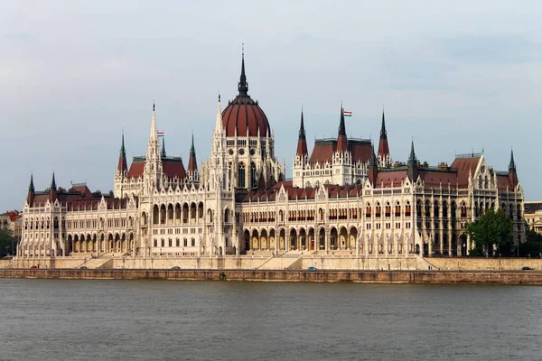 O Parlamento da Pérola do Danúbio — Fotografia de Stock