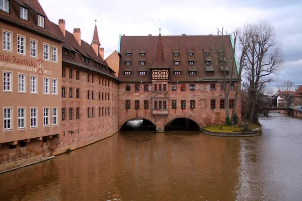 Edificio medieval de ladrillos rojos en Nurnberg, Alemania — Foto de Stock