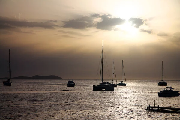 Catamarans starring at a white sunset — Stock Photo, Image