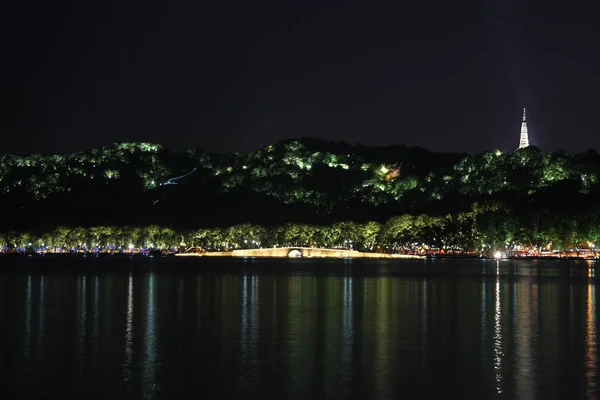 Meraviglioso lago ad ovest di notte — Foto Stock