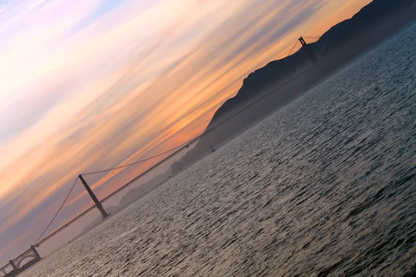 Le Golden Gate et le coucher du soleil — Photo