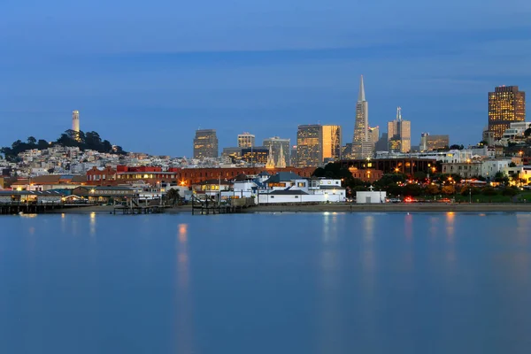 Skyline de San Francisco en el mar — Foto de Stock
