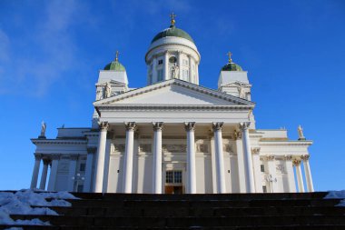 Soğuk bir kış gününde Helsinki Katedrali