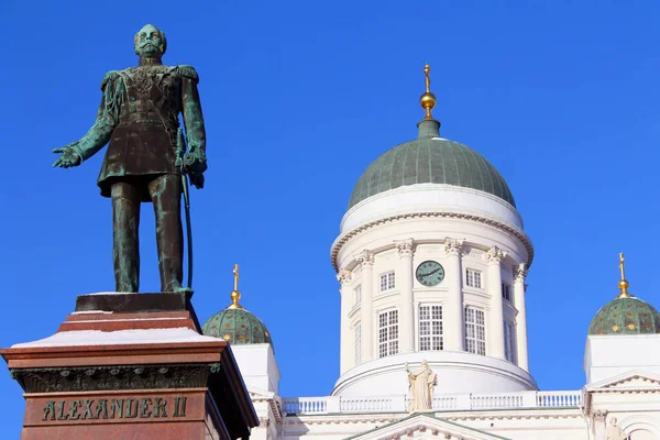 Escultura Alejandro II y Catedral de Helsinki — Foto de Stock