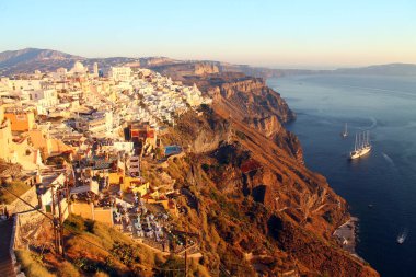 Santorini kıyıları gün batımında