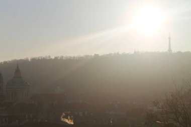 Prag 'da kubbe ve kuleyle gün batımı