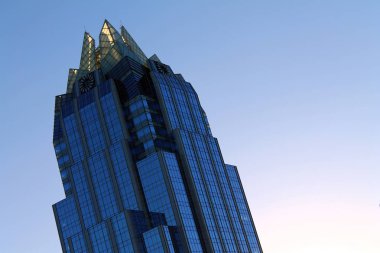 Aynalı gökdelenin kapağını kapatın.