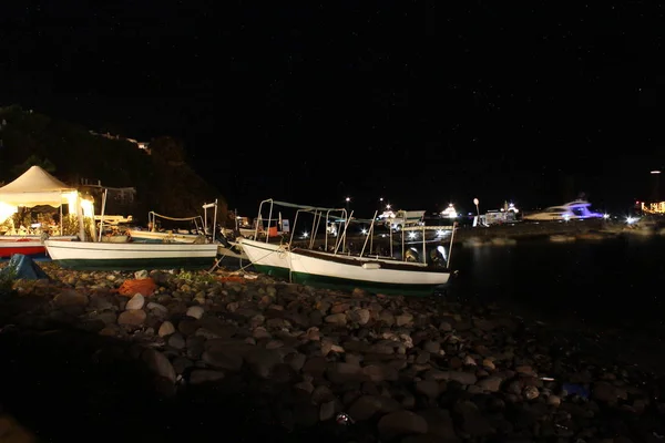 El barco pesquero por la noche — Foto de Stock