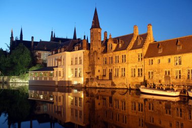 Bruges 'ün gece su yolları