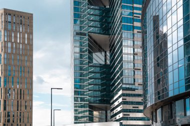 Finans bölgesinde bir gökdelen, şehir mimarisi