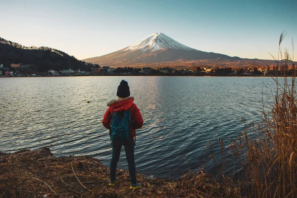 Solo Kvinnliga Resor Bacpack Japan Fuji Vinter Morgon — Stockfoto