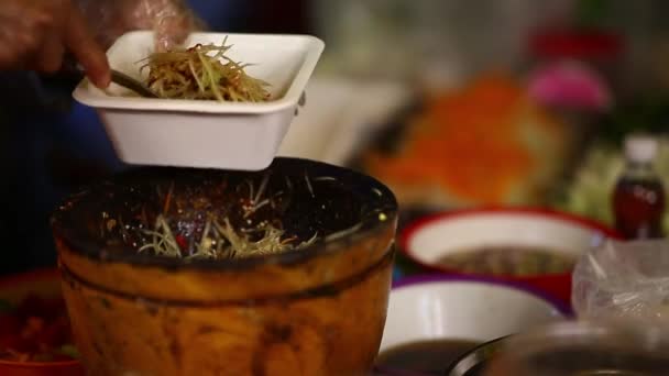 Jídlo Pro Pouliční Thajské Papaya Salát Som Tum — Stock video