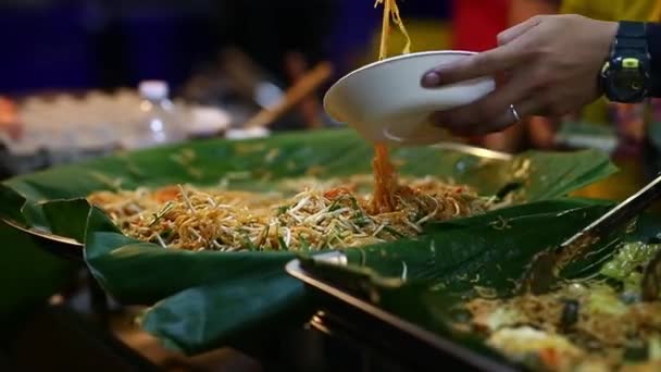 Street Thai Smažené Nudle Pad Thai — Stock video