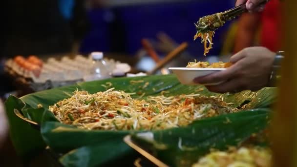 Street Thailändsk Mat Stekt Nudel Pad Thai — Stockvideo