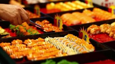 Sokak tay gıda, Izgara Thunnus Tuna suşi 