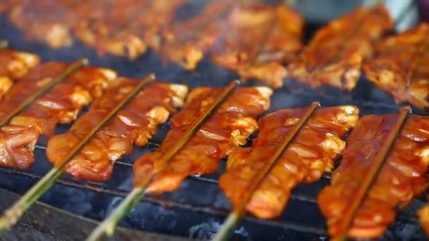 Street Thai Eten Gegrilde Kip Barbecue — Stockvideo