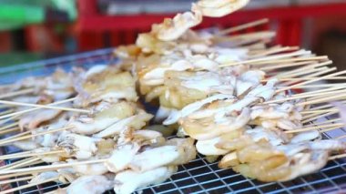 Sokak yemeği, ızgara kalamar.