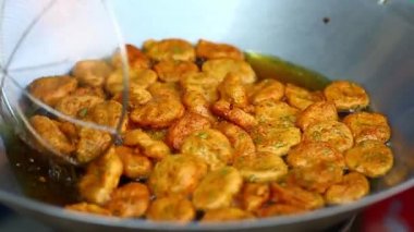 Sokak tay gıda, kızarmış balık ezmesi topları