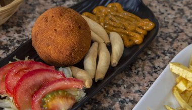 Bomba patates, tipik İspanyol tapa