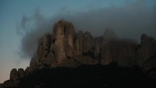 Paisaje Del Valle Montaña Piedra Caliza Niebla — Vídeos de Stock