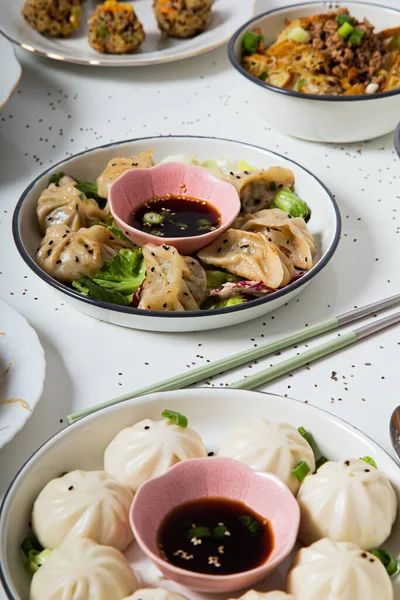 Variété Plats Asiatiques Avec Gyozas Xiaolongbao Cuit Vapeur Riz Trois — Photo