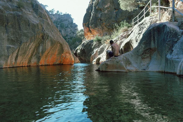 Чоловік Купається Водах Дикого Спа — стокове фото