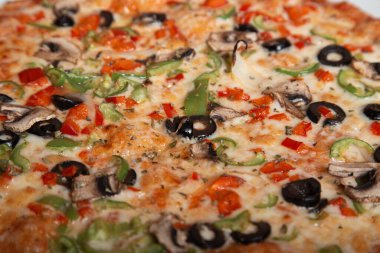 Hint vejetaryen ince hamurlu pizza yakın plan