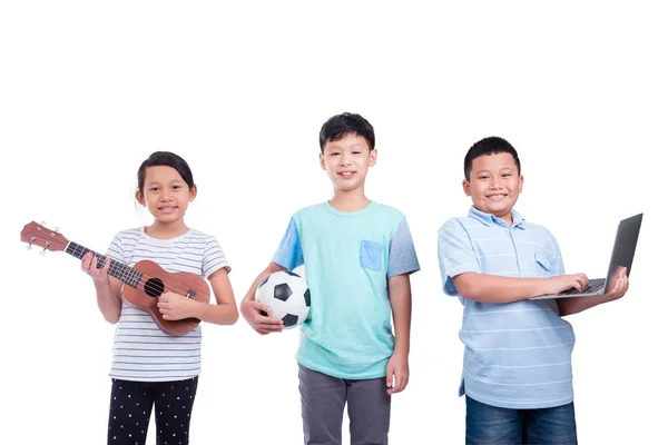 Troje Dzieci Azjatyckiej Uśmiechający Się Białym Tle — Zdjęcie stockowe