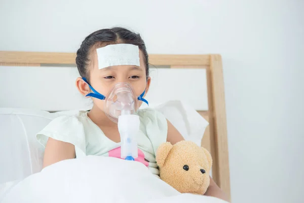 Young Asian Sick Girl Sitting Bed Oxygen Mask — Stock Photo, Image