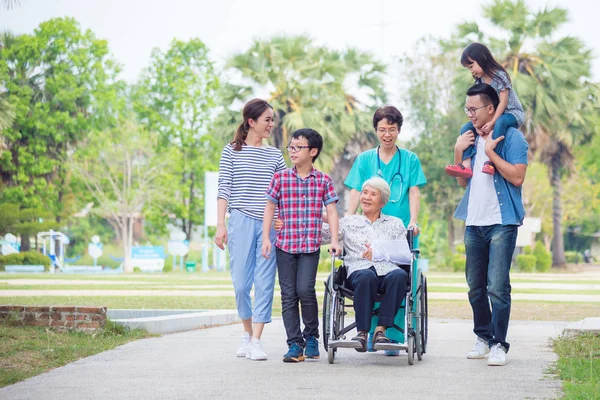 Senior Female Patient Sitting Wheelchair Her Family Nurse Hospital Park — Stock Photo, Image