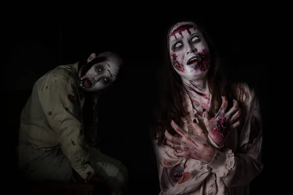 Dos Zombies Aterradores Cuarto Oscuro Gente Compensa Halloween — Foto de Stock