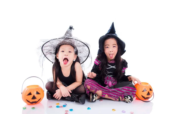 Asiático Niños Usando Traje Halloween Sentado Suelo Sobre Fondo Blanco — Foto de Stock