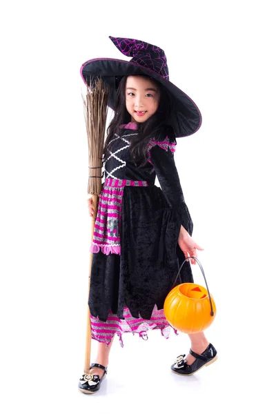 Teljes Hosszúságú Kis Ázsiai Lány Boszorkány Seprű Állt Fehér Háttér — Stock Fotó
