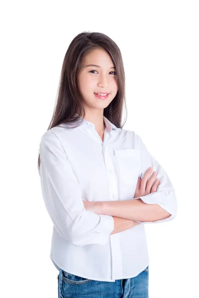 Hezká ženská teenagera stojící a usmívající se přes bílou — Stock fotografie