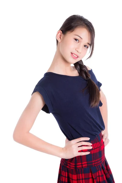 漂亮的亚洲女青少年站在微笑 — 图库照片