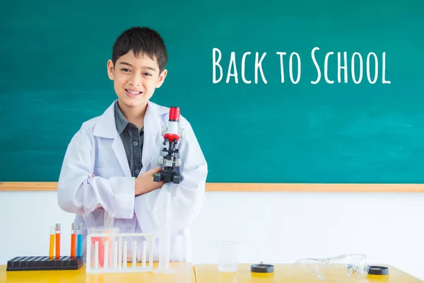 Young asian student standing and smile in science classroom — Stock Photo, Image